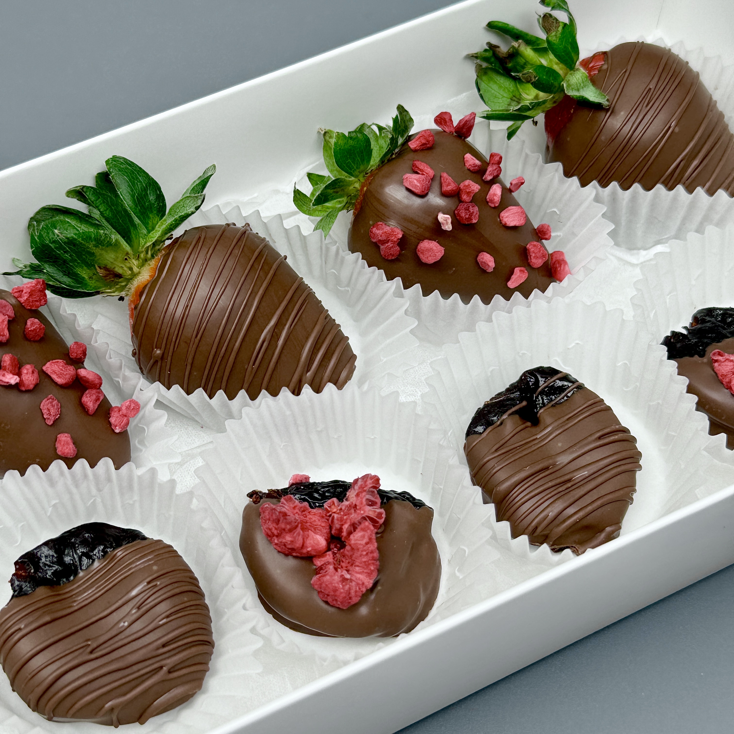 Букет Чернослив и клубника в шоколаде ПП десерт