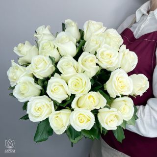 Акция! Букет из 25 белых роз под ленту